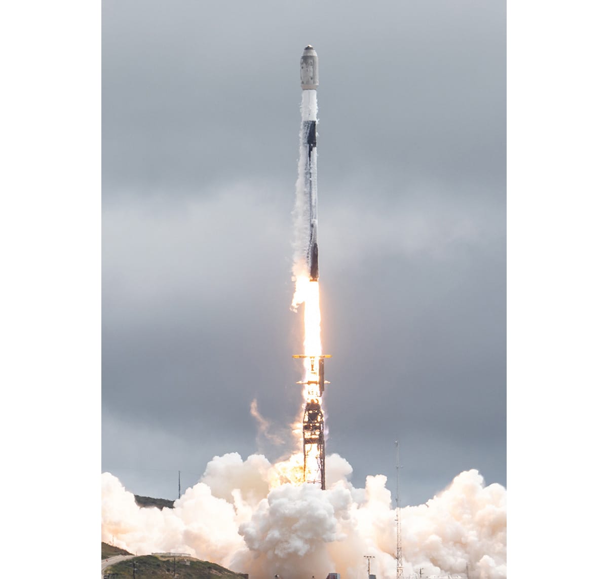 QPS研究所の衛星を載せて打ち上げに成功した米スペースX社のロケット（提供：SpaceX）